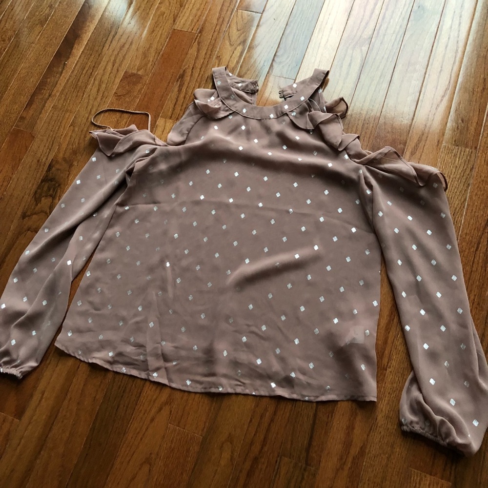 🎉 5/$25 🛍Aero Cold Shoulder Blouse